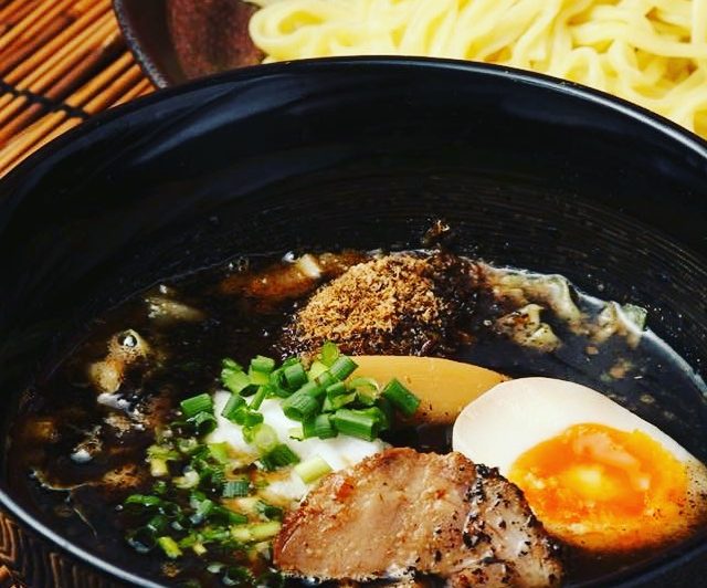 黒虎つけ麺(黒マー油豚骨醤油つけ麺)